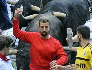 Man-takes-a-selfie-during-bull-rampage-